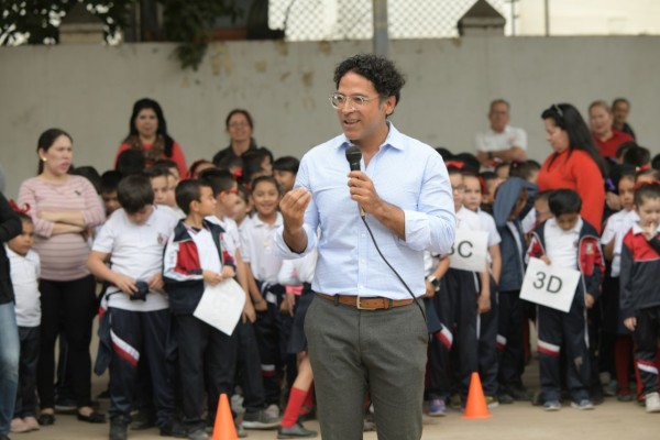 Regresan los alumnos al nuevo edificio de la primaria Álvaro Obregón, en Culiacán