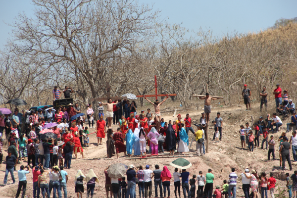 Realizan la edición 317 del Viacrucis de Matatán