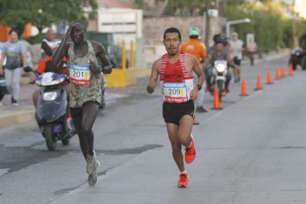 Fernando Cervantes es el Caudillo de los 21K del Gran Maratón Pacífico 2019