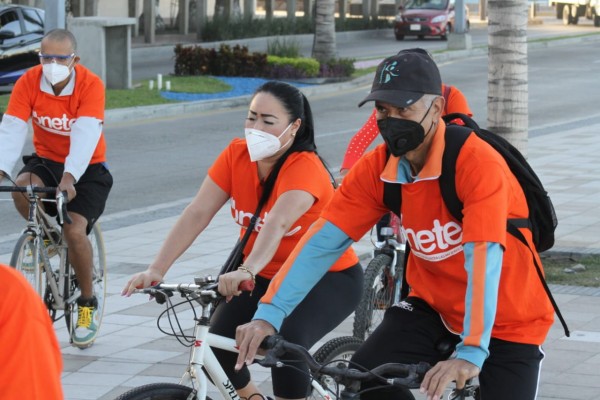 La bici-ruta se realizó sobre el Malecón de Mazatlán.