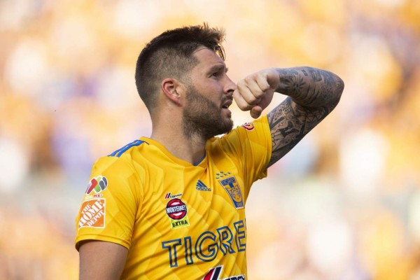 Gignac aplica la famosa frase ¡Oblígame, perro! durante una entrevista