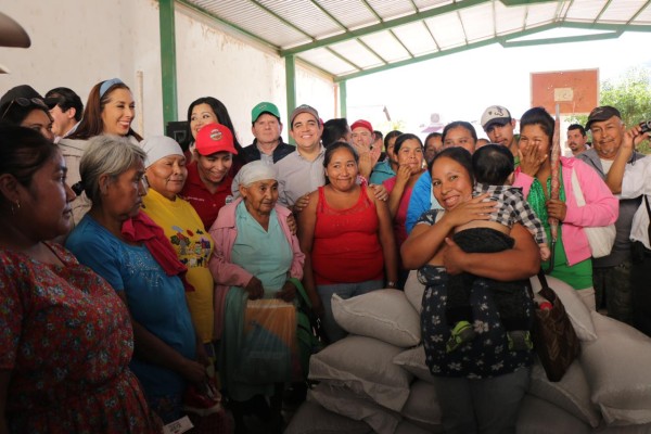 Entregan apoyos a comunidades indígenas de la sierra de Sinaloa municipio