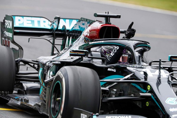 Hamilton superó, con 92, el récord de triunfos en la categoría reina del alemán Michael Schumacher. Foto:@MercedesAMGF1