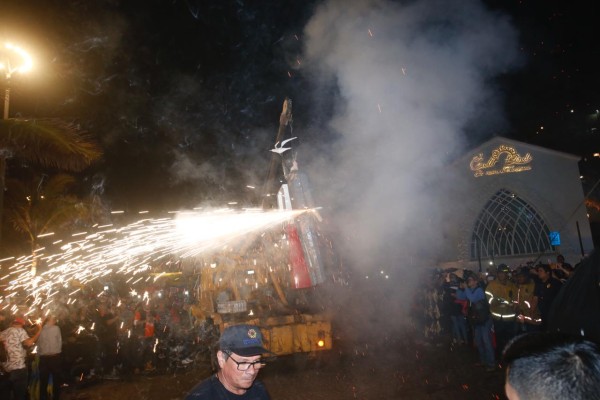 Peña Nieto ‘arde’ en el Carnaval de Mazatlán 2019