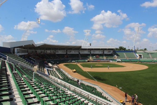 Mientras Jalisco decide cuidarse por rebrote, Sinaloa, con peores números, abrirá estadios