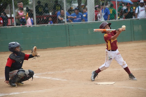 Liga Mazatlán supera a Club Social Ahome en el Nacional de Beisbol Pingüica