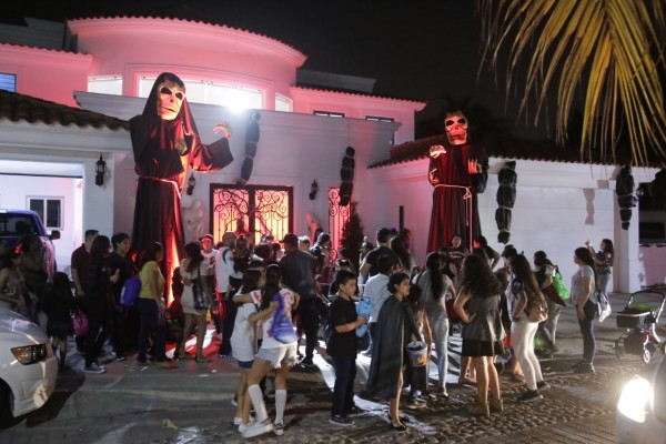 Busca Fraccionamiento El Cid limitar visitas en Halloween