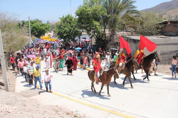 Se llevó a cabo la representación 317 del Viacrucis de Matatán.