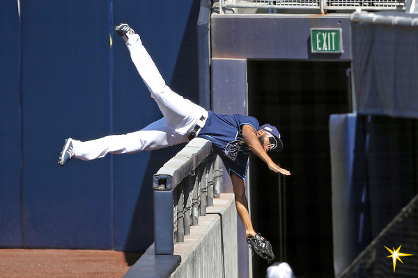 El dominicano Manuel Margot realiza espectacular atrapada. Fotos: Twitter @raysbeisbol