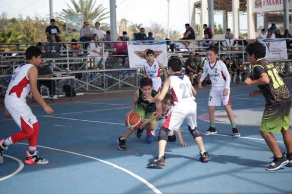 Colegio Andes vence por 44-15 a Instituto Anglo Francés Santa Anita, en la categoría Pasarela.