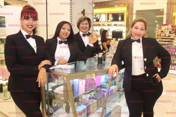 Isabel Godoy, Anahí Haro, Angelina Díaz y Norma Flores.