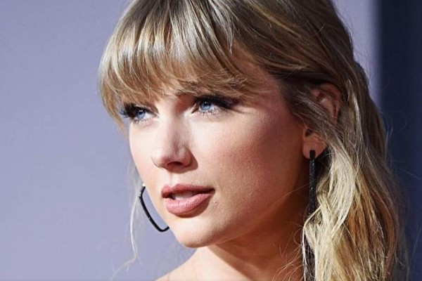 Taylor Swift mantiene emocionados a sus seguidores con el anuncio del lanzamiento de un álbum esta noche. Foto: Tomada de milenio.com.