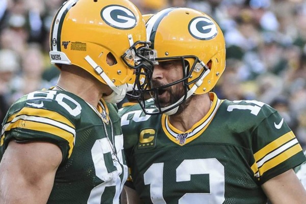 Aaron Rodgers destroza a los Raiders