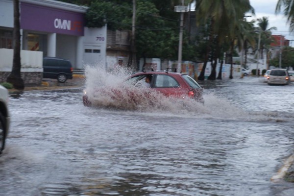 "Exhortan A Conducir Con Precaución Por Lluvias"