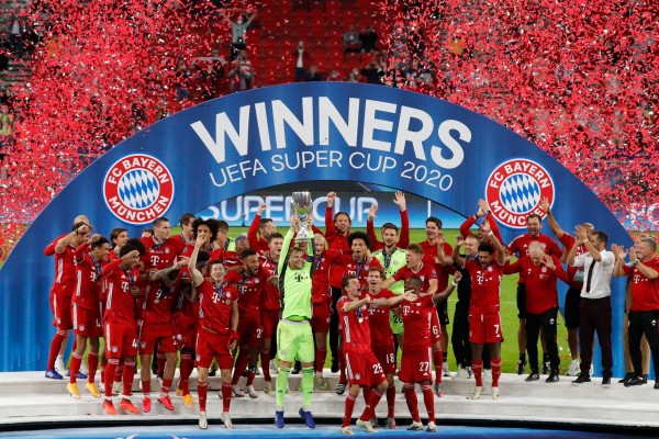 Sin ser muy espectaculares, los del Bayern Múnich se agenciaron la Supercopa de la UEFA. (Twitter @ChampionsLeague)