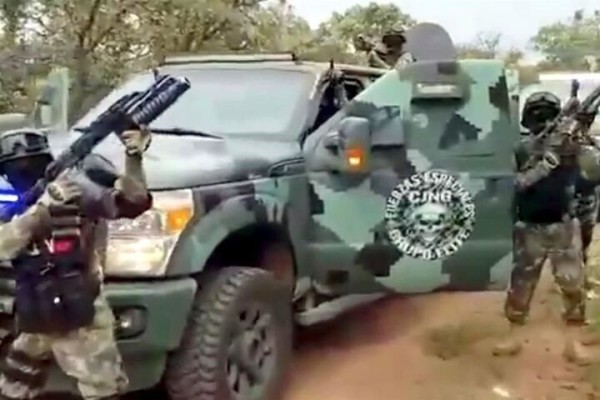 Circula video de grupo armado ‘militarizado’ que sería del CJNG; Durazo dice que ‘lo analizan’