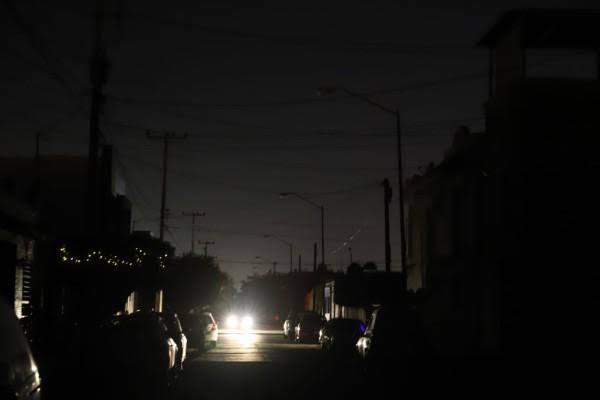 En Sinaloa se registran apagones por estado operativo de emergencia