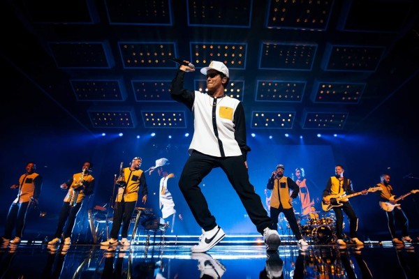 Miles disfrutan a Bruno Mars en Monterrey