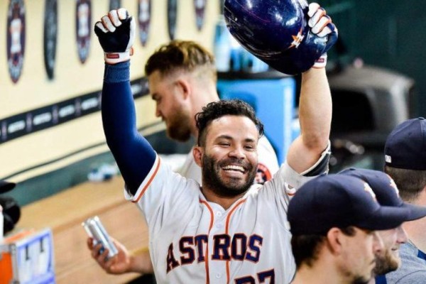 Altuve Pega El Primer Jonron En La Campana