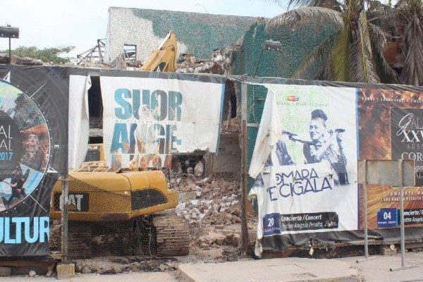 En Mazatlán, demuelen los restos del Frankie Oh!