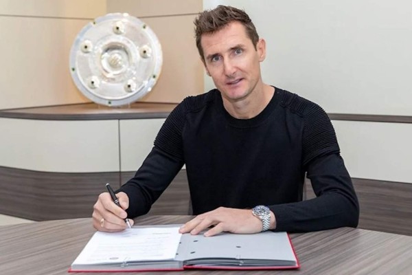 El ex futbolista alemán Miroslav Klose será nuevo asistente de Hansi Flick en el Bayern Múnich