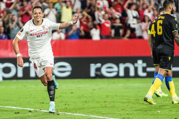 Chicharito Hernández da el triunfo al Sevilla en la Europa League