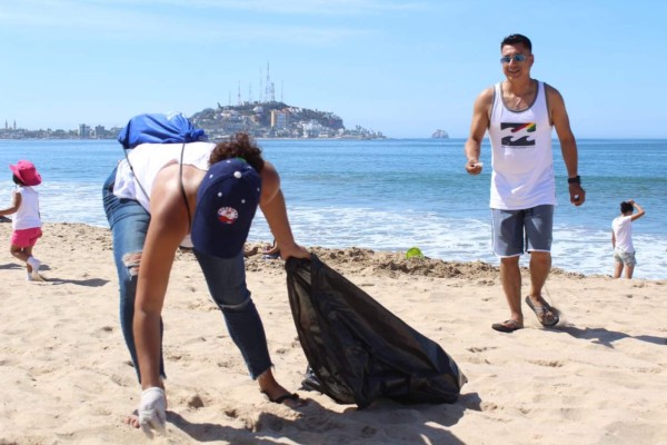 Suman 'días santos' 31 toneladas de basura en playas