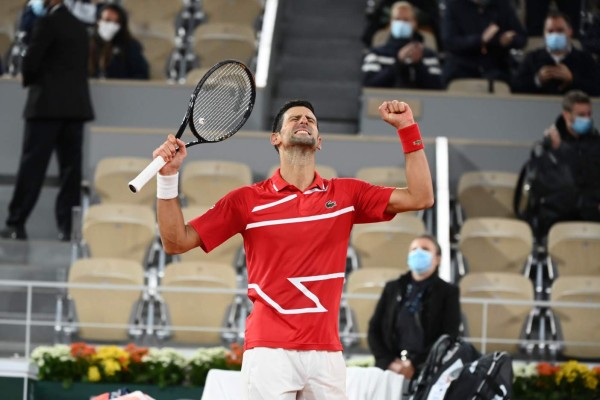 Novak Djokovic ya está en cuartos de final de Roland Garros. (Twitter @rolandgarros)