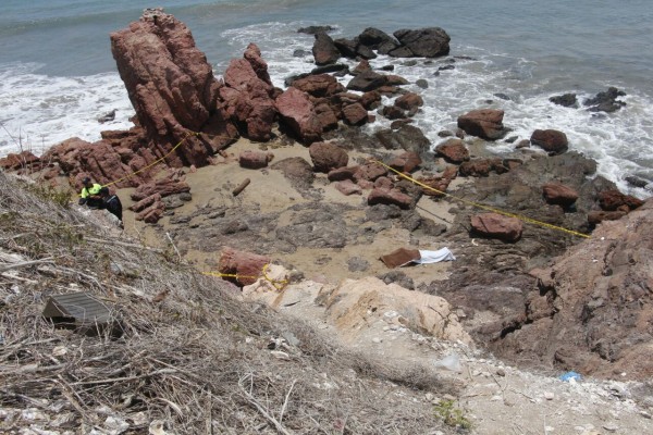 Pierde la vida abuelo rescatando a su nieto en playa de Mazatlán