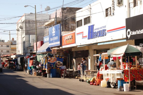 En Mazatlán, reubican a vendedores ambulantes a unos metros del mercado Pino Suárez