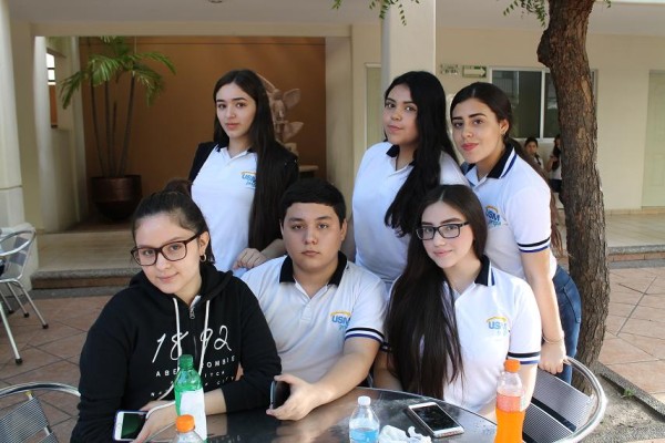 Alumnos de preparatoria de la Universidad de San Miguel tienen convivencia