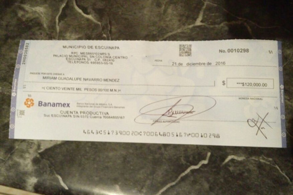 Recibe la viuda de Ramón nuevo cheque de Comuna