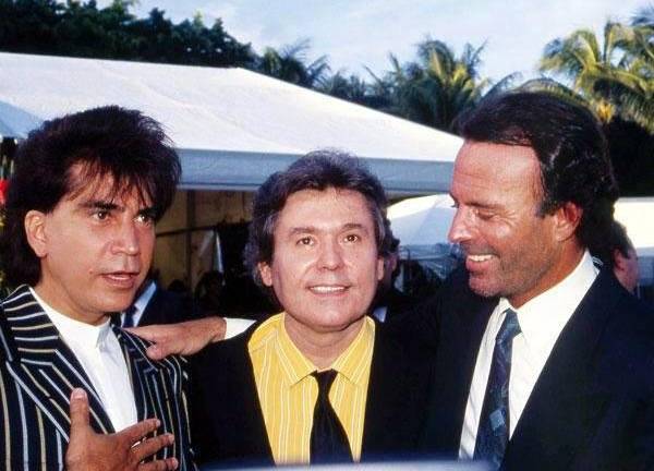 José Luis Rodríguez, Raphael y Julio Iglesias, tres grandes de la música.