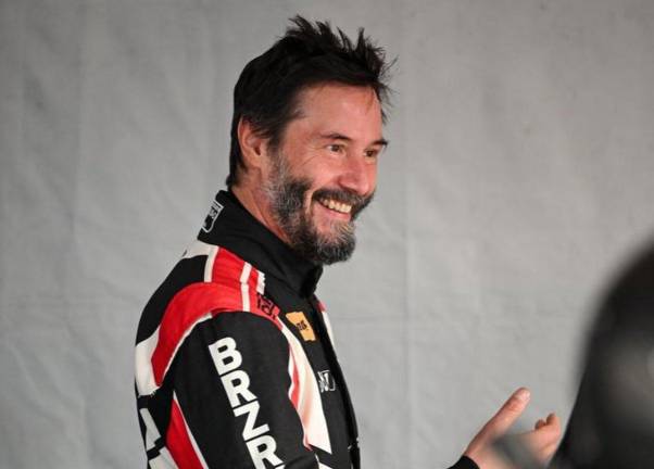 Keanu Reeves debuta en el automovilismo profesional en el Indianapolis Motor Speedway