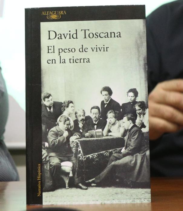 $!Gana David Toscana el Premio Mazatlán de Literatura 2023