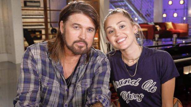 Billy Ray y Miley Cyrus están enojados y distanciados.