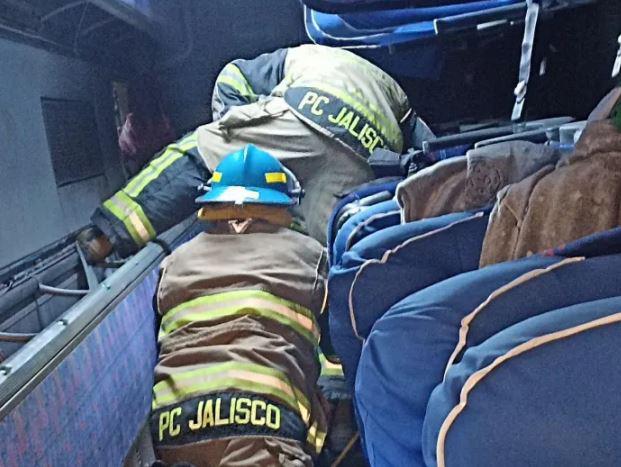 $!Cae a barranco autobús con equipo infantil de futbol; iba a Mazatlán