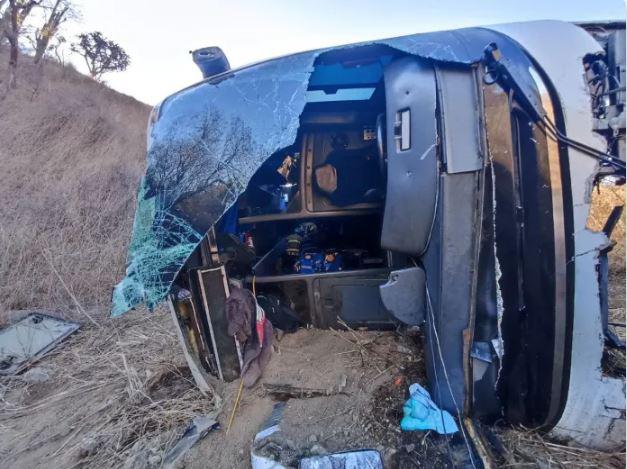 $!Cae a barranco autobús con equipo infantil de futbol; iba a Mazatlán