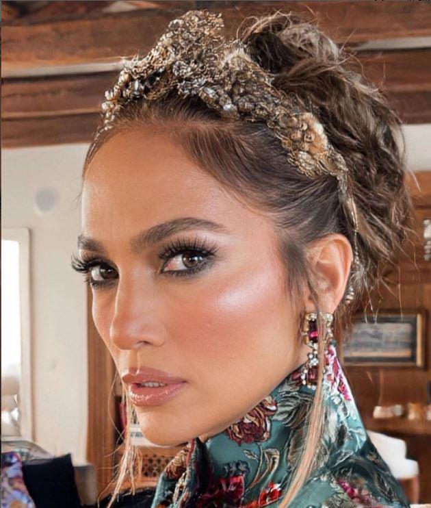 $!JLo deslumbra en Venecia con Dolce &amp; Gabbana