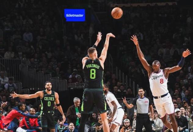 Porzingis anota 16 en su debut de temporada y Celtics vence a Clippers