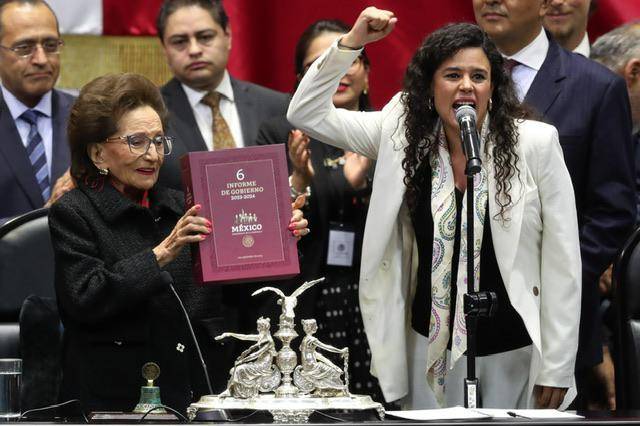 Luisa María Alcalde Luján, Secretaria de Gobernación, entregó al Congreso el último informe de gobierno de López Obrador.