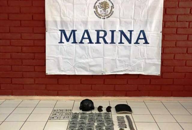 Marina asegura vehículo con armamento y presunta droga en Navolato