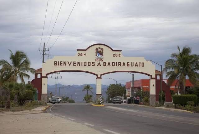 En Badiraguato encontraron a una persona muerta envuelta en plástico.