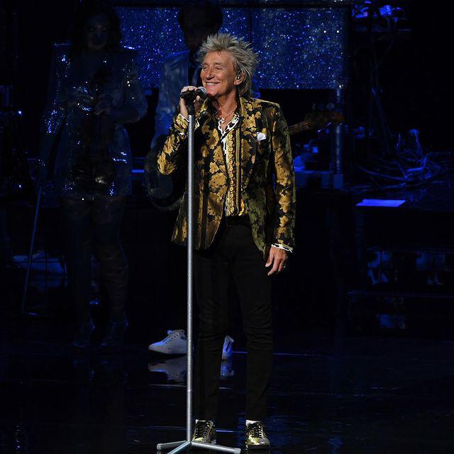 $!Rod Stewart se declara culpable de agresión por un altercado con un guardia de seguridad