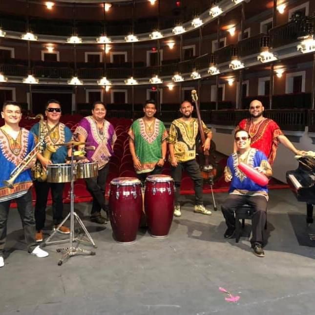 $!La fiesta estará amenizada por la Falsa Orquesta Cubana Sazón.