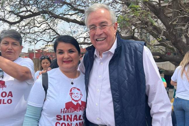 Rocha Moya y otros políticos sinaloenses asisten a mitin de AMLO