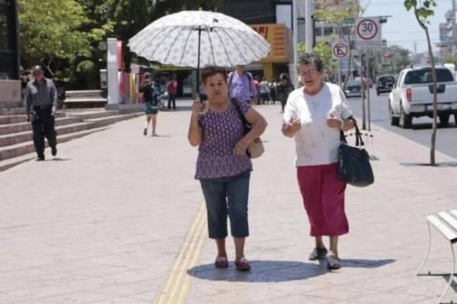 Las altas temperaturas hacen estragos entre la población en Culiacán, de ahí la importancia de cuidarse para evitar problemas relacionados con el calor.