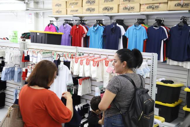 Canje de uniformes en Mazatlán se vuelve un ‘viacrucis’