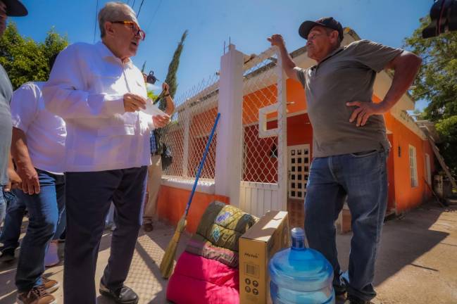 Entregan apoyos directos a familias afectadas por la tormenta Ileana en Sinaloa