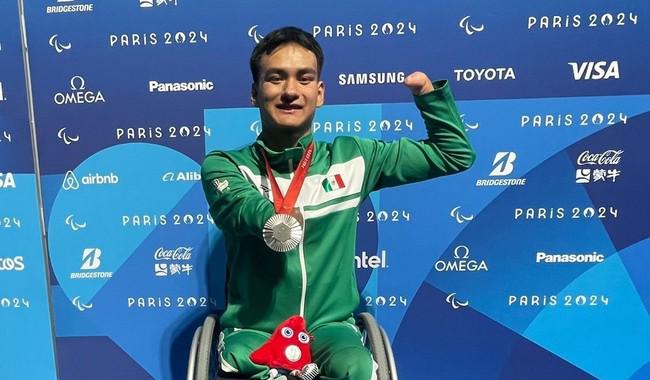 $!¡Ángel Camacho se convierte en triple medallista paralímpico!